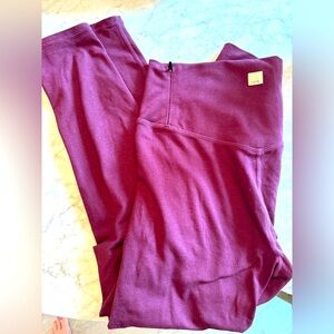 Size Medium Vuori Daily Leggings
